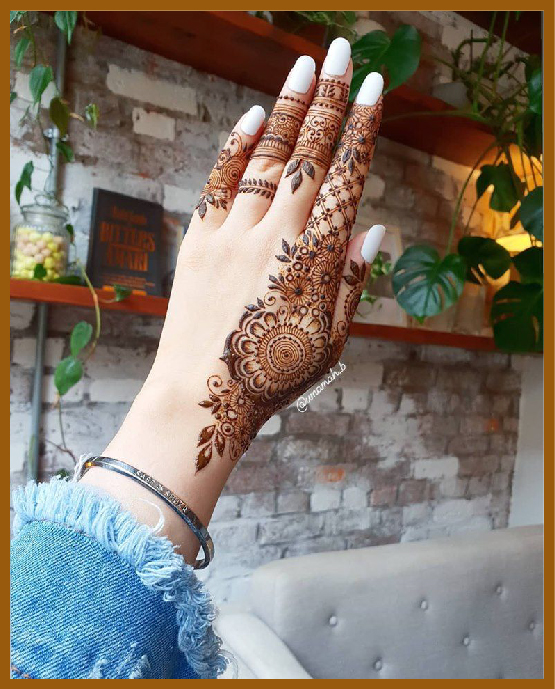 Aesthetic Mehndi With Geometric Blocks On Back Hand